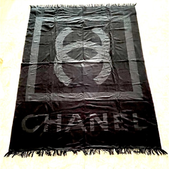 Chanel Large Beach Towel (black) with handle - Picture 12 of 12